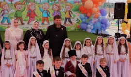 Рамзан Кадыров вместе с семьёй принял участие в выпускном утреннике детского сада «Дики» 