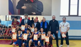 В Аргуне определили лучших юных борцов на турнире «Сила России»