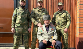 В Чеченской Республике росгвардейцы навестили тружеников тыла ВОВ