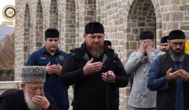 Рамзан Кадыров посетил место захоронения Ильяса Беноевского в Ахмат- Юрте
