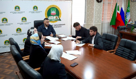 Экспериментальный проект для отстающих учеников обсудили в мэрии Грозного