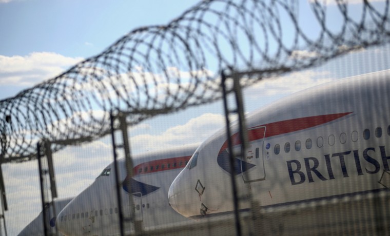 Россия продлила приостановку авиасообщения с Великобританией