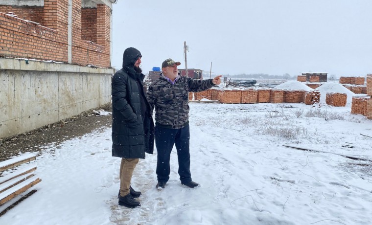 Активисты «Единой России» и общественники проверили строительство соцобъектов в Чеченской Республике