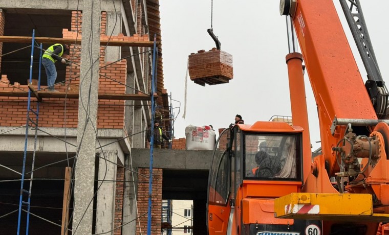 «Партийный десант» провёл мониторинг строительных и реконструкционных работ в ЧР