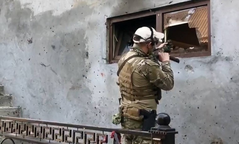 В Карачаево-Черкесии боевик совершил самоподрыв возле здания ФСБ