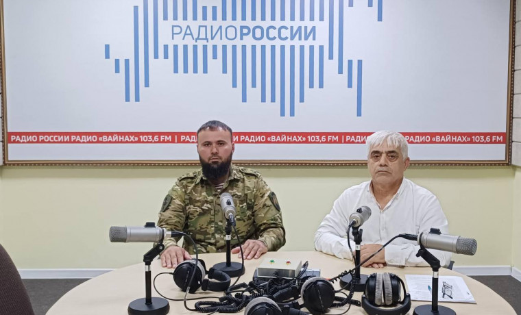 Офицер полка полиции «АХМАТ» выступил в радиорубрике «В эфире Росгвардия»