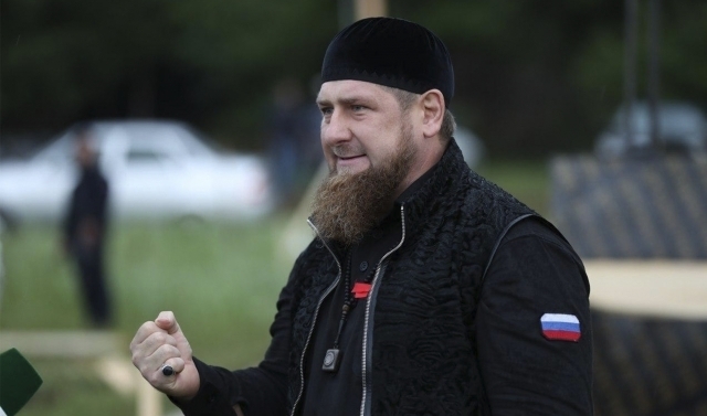 Рамзан Кадыров поздравил чеченских силовиков с получением краповых беретов