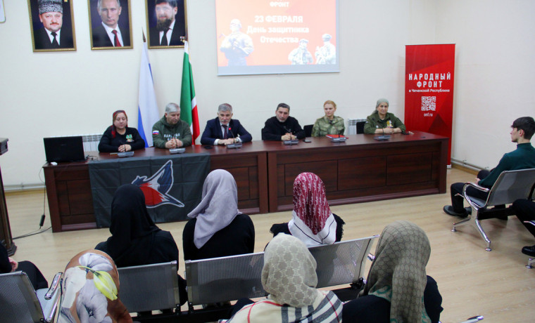 В Грозном к Дню защитника Отечества росгвардейцы провели встречу со студентами