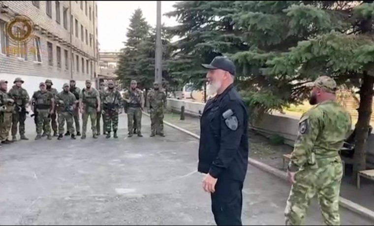 Адам Делимханов  встретился с чеченскими бойцами в Мариуполе