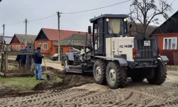 ЦУР ЧР посодействовал ремонту двух улиц в Шелковском районе