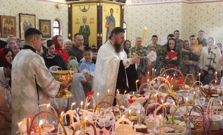 В войсковом храме грозненского соединения Росгвардии прошло Пасхальное богослужение
