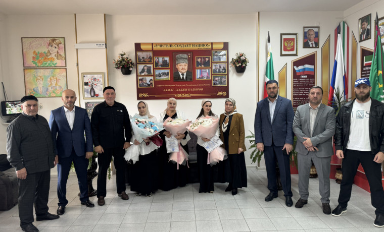 Депутаты «Единой России» поздравили учителей в районах ЧР с профессиональным праздником