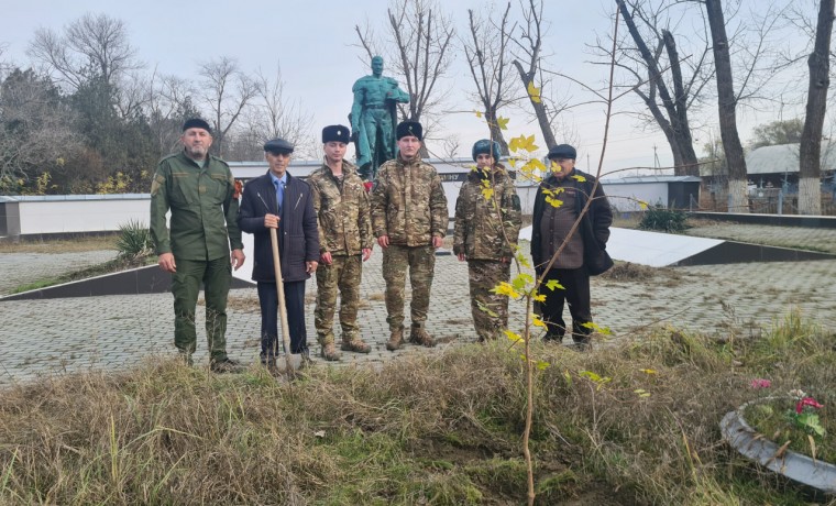 В Грозном росгвардейцы приняли участие в памятной акции, приуроченной Дню Неизвестного солдата