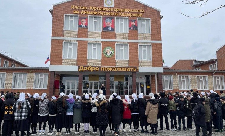 В двух районах ЧР установили памятные доски в честь погибших сотрудников управления Росгвардии