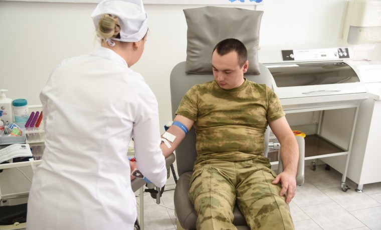 В Грозном росгвардейцы поддержали ведомственную акцию «От сердца к сердцу»