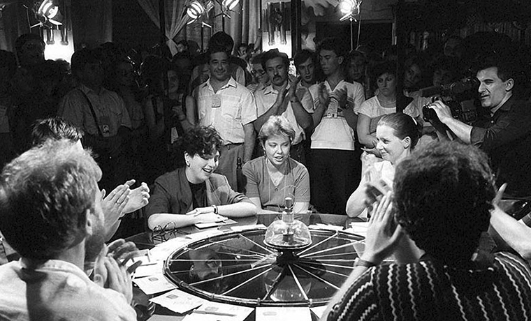 4 сентября в 1975 году вышла в эфир первая передача клуба «знатоков» «Что? Где? Когда?»