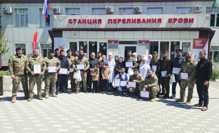 Росгвардейцы в Грозном поддержали патриотическую акцию «Помнит сердце, не забудет никогда»
