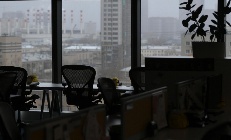 Около трети россиян согласны на меньшую зарплату за увеличение выходных