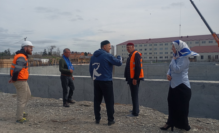 «Партийный десант» проверил строительство объектов городской среды, образования и медицины