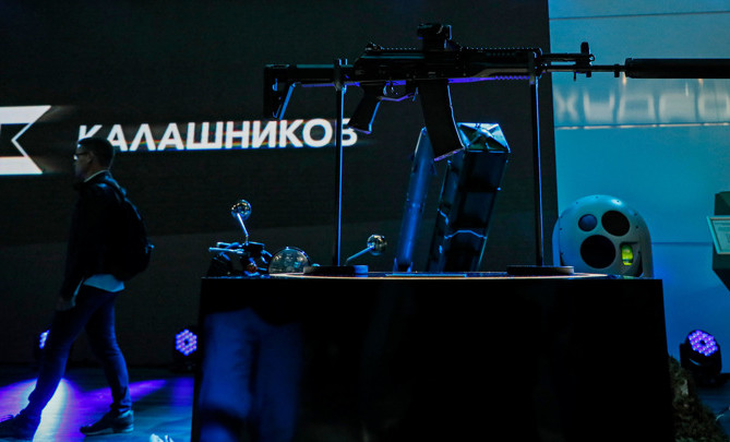 В России создают умный автомат, помогающий целиться и стрелять