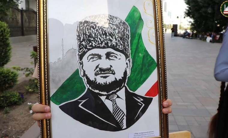 В Грозном прошел конкурс рисунков, приуроченный к 71-й годовщине со дня рождения А.-Х. Кадырова