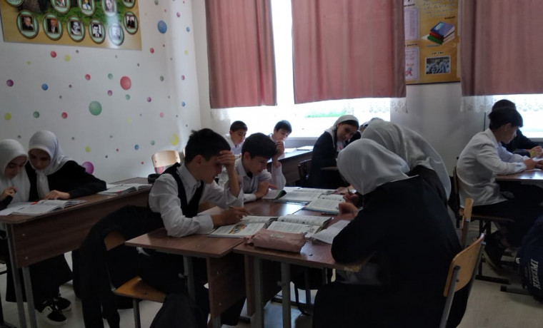 «Своя игра» по русскому языку объединила школьников Ахкинчу-Барзоевской школы