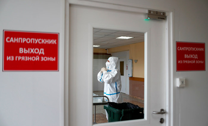 Число госпитализаций из-за коронавируса в России за сутки составило 2 558
