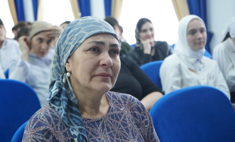 В Чеченском государственном педагогическом колледже отметили День матери