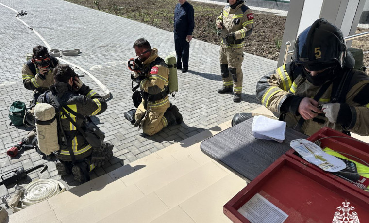В школе Грозного прошло пожарно-тактическое учение