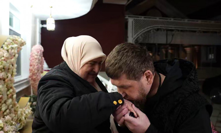 Рамзан Кадыров поздравил Аймани Несиевну и всех мусульман с праздником Ид аль-Фитр