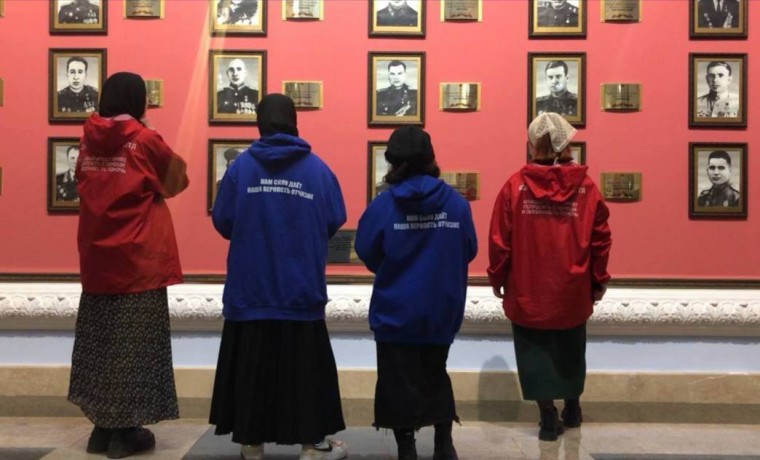 «Молодая Гвардия» ЧР и «Волонтерская Рота» приняли участие в патриотической выставке