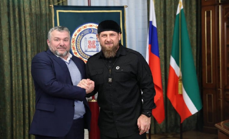 Медалью 