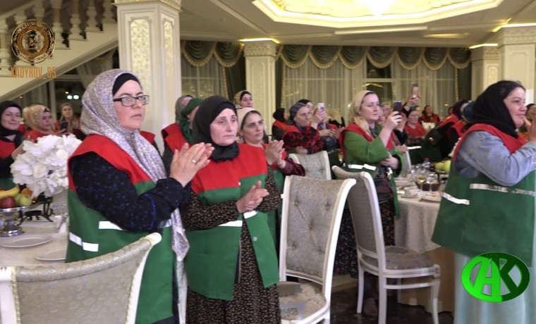 РОФ им. А.-X. Кадырова организовал ифтар в ресторанах ЧР для более 400 сотрудников сферы ЖКХ