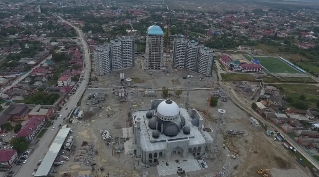 В Шали близится к завершению строительство высотного комплекса и мечети имени Рамзана Кадырова