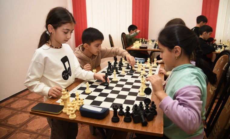 Росгвардейцы провели новогодний шахматный турнир для подшефных школьников в Грозном