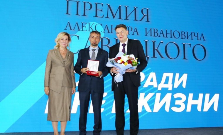 Эльхан Сулейманов награжден почетной медалью за вклад в развитие онкологической службы РФ