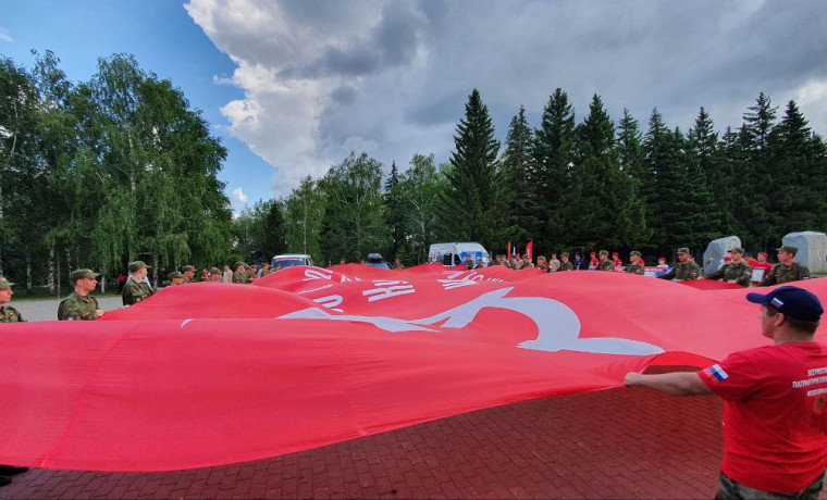 В  Красноярске прошел Всероссийский патриотический автомарш «Юнармия – Za. Север – Юг 2022»