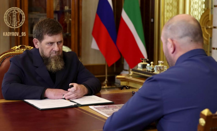 Глава ЧР и Иса Тумхаджиев обсудили новую программу развития дорожной отрасли на 2025-2030 годы ⠀