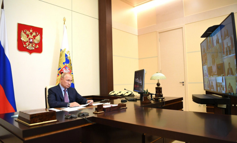 Президент РФ поручил проработать вопросы вакцинации и мобилизации учреждений
