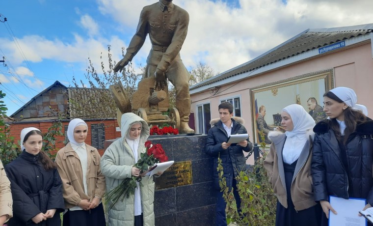 Школьники из ЧР посетили памятные места Великой Отечественной войны
