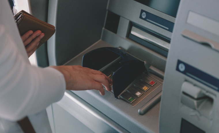 В России планируют усилить контроль за пополнением карт в банкоматах