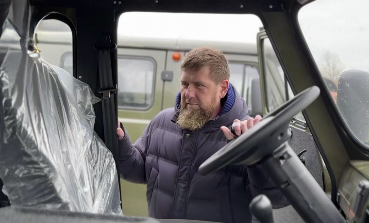 РОФ им. А.-Х. Кадырова передал бойцам СВО партию автомобилей УАЗ СГР