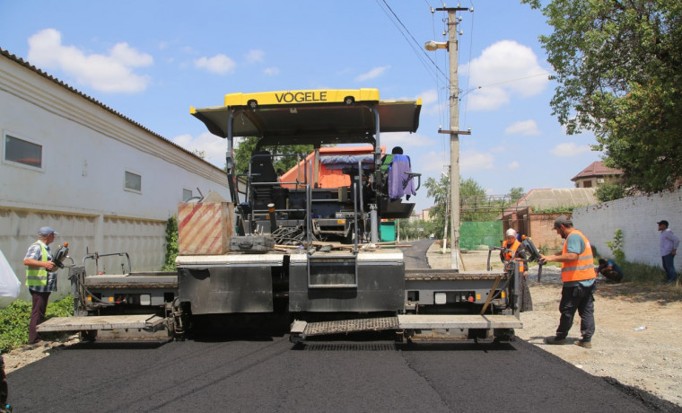 Общественники проинспектировали ход ремонтных работ на улице Староюртовская в Грозном