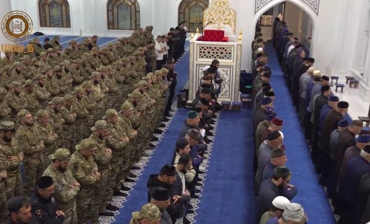 Рамзан Кадыров поблагодарил всех, кто каждую ночь приходит в мечеть на Тахаджуд-намаз