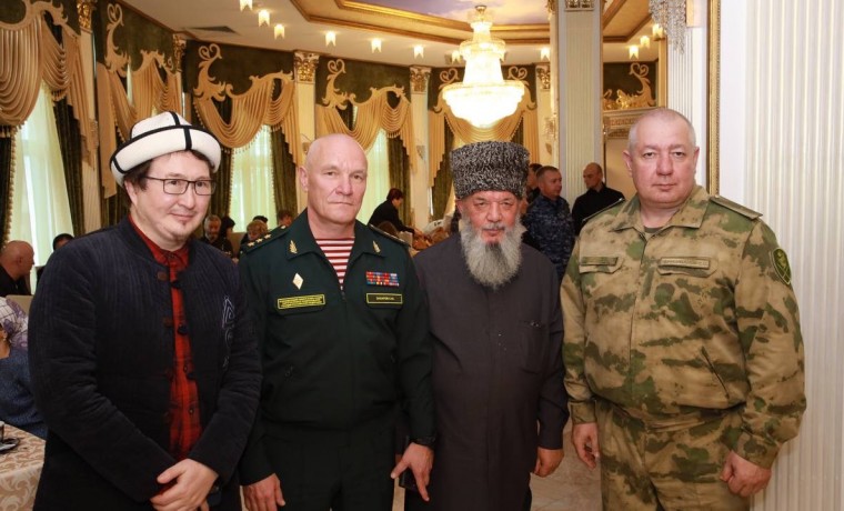 Командующий Северо-Кавказским округом Росгвардии встретился с семьями погибших сотрудников из ЧР