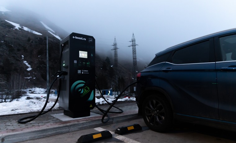 На Эльбрусе открыты самые высокогорные зарядные станции для электромобилей в России