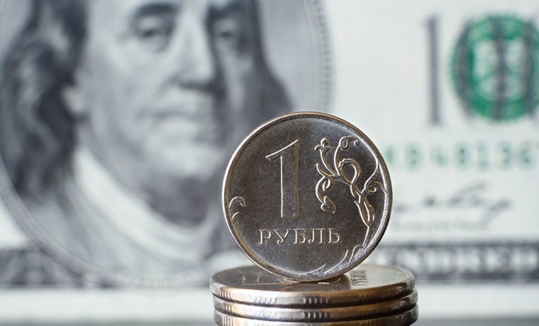 Официальный курс доллара опустился до 62,06 рубля