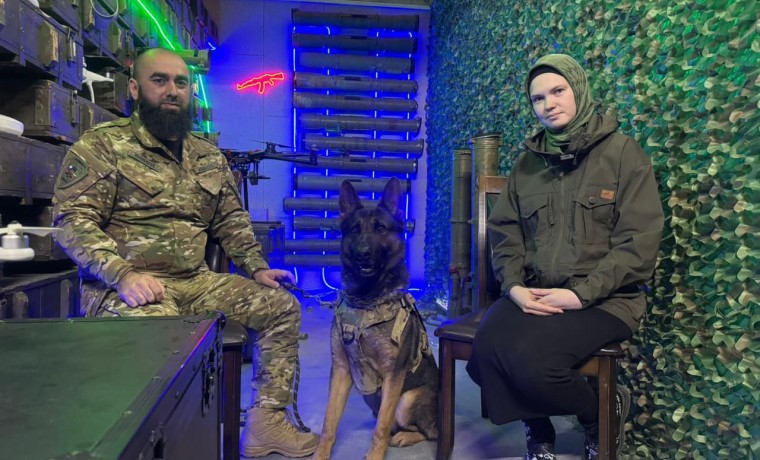 Кинолог Росгвардии и его четвероногий напарник стали гостями рубрики «Герои СВО» на ЧГТРК «Грозный»