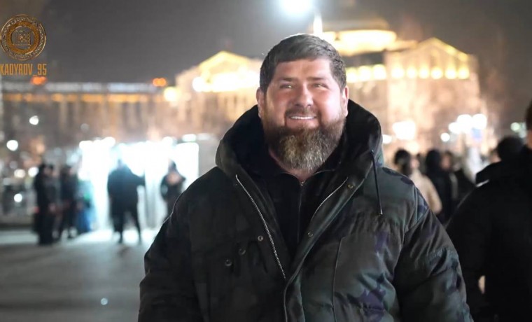 Рамзан Кадыров прогулялся по центральной площади Грозного