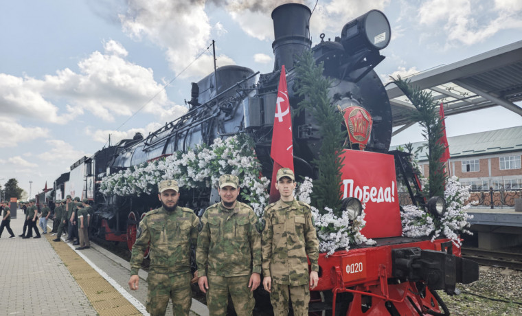 Росгвардейцы приняли участие во встрече ретро-поезда «Победа» в Гудермесе